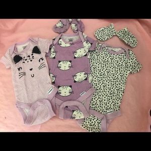 Gerber Onesie & Mittens Set